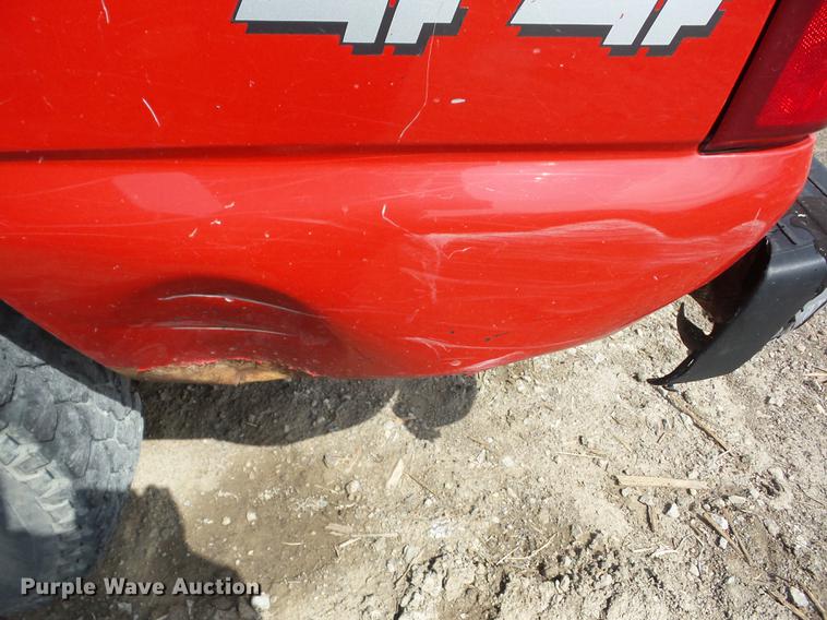 image for item AY9528 2003 Chevrolet Silverado 1500 pickup truck