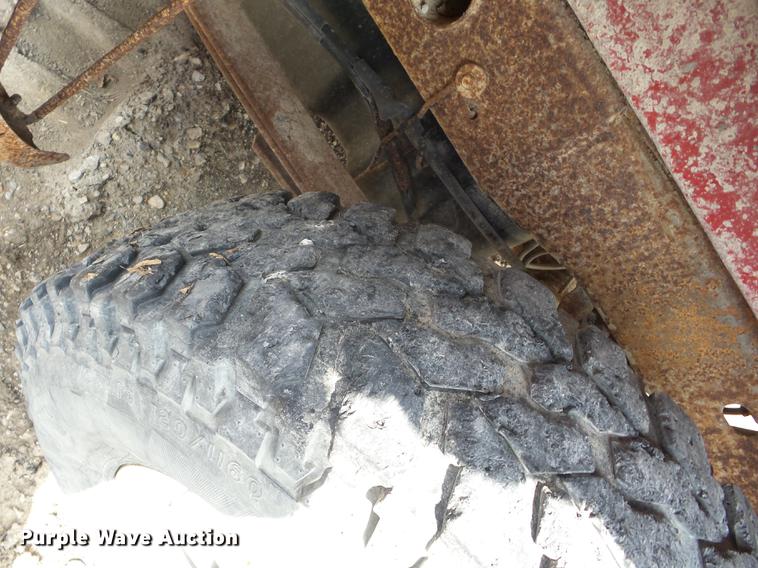 image for item AY9528 2003 Chevrolet Silverado 1500 pickup truck