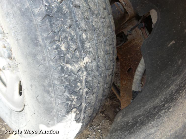 image for item AY9528 2003 Chevrolet Silverado 1500 pickup truck