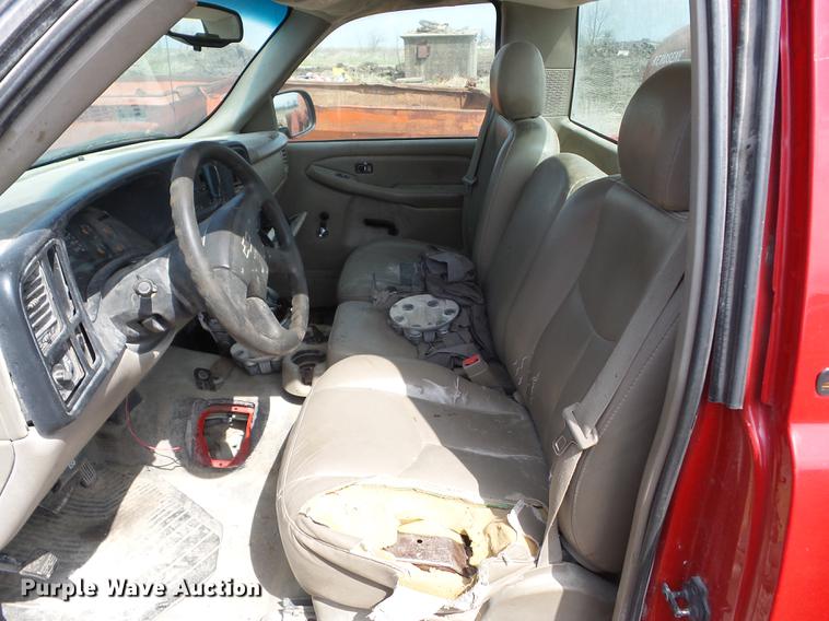 image for item AY9528 2003 Chevrolet Silverado 1500 pickup truck