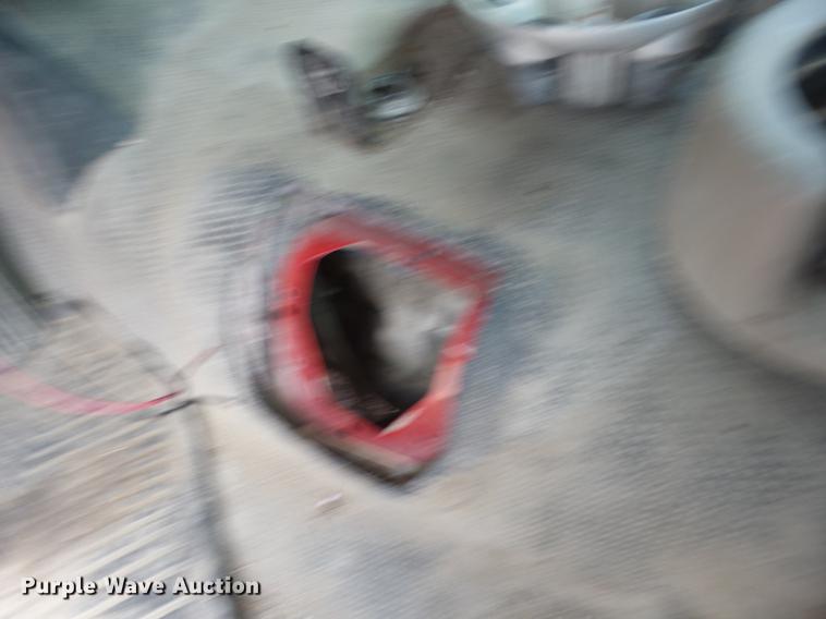 image for item AY9528 2003 Chevrolet Silverado 1500 pickup truck