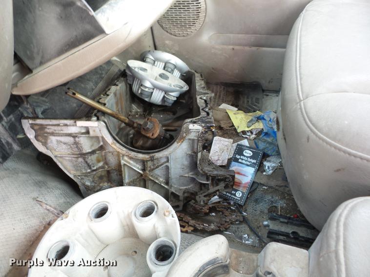 image for item AY9528 2003 Chevrolet Silverado 1500 pickup truck