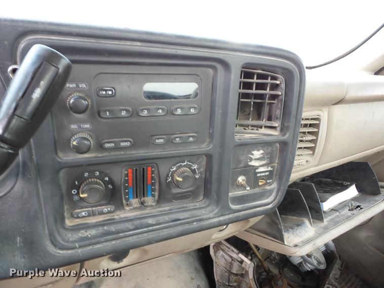image for item AY9528 2003 Chevrolet Silverado 1500 pickup truck