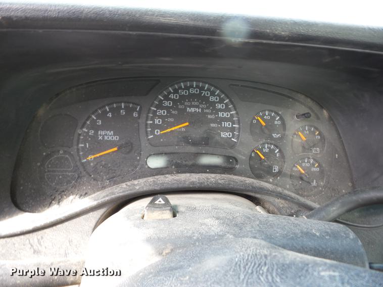 image for item AY9528 2003 Chevrolet Silverado 1500 pickup truck