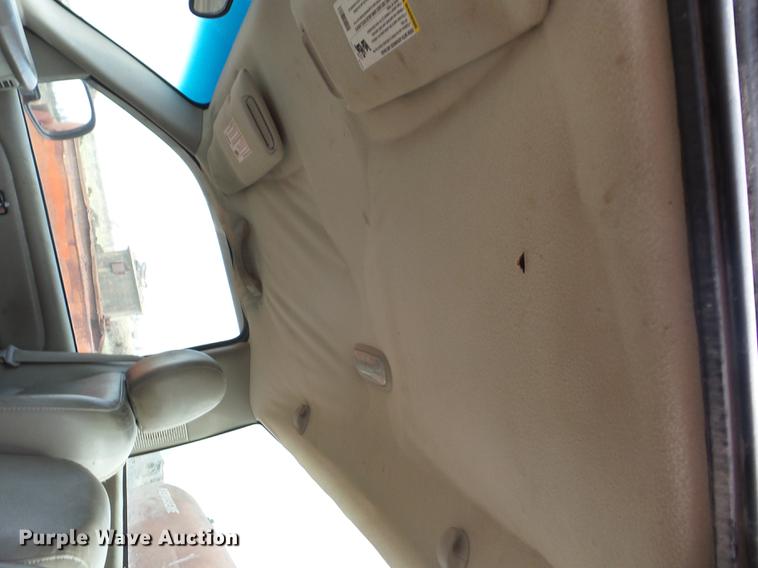 image for item AY9528 2003 Chevrolet Silverado 1500 pickup truck