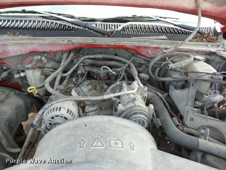 image for item AY9528 2003 Chevrolet Silverado 1500 pickup truck