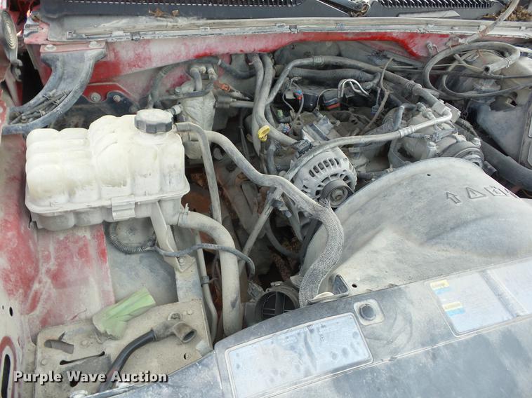 image for item AY9528 2003 Chevrolet Silverado 1500 pickup truck