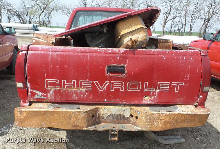 image for item AY9529 1991 Chevrolet 2500 pickup truck