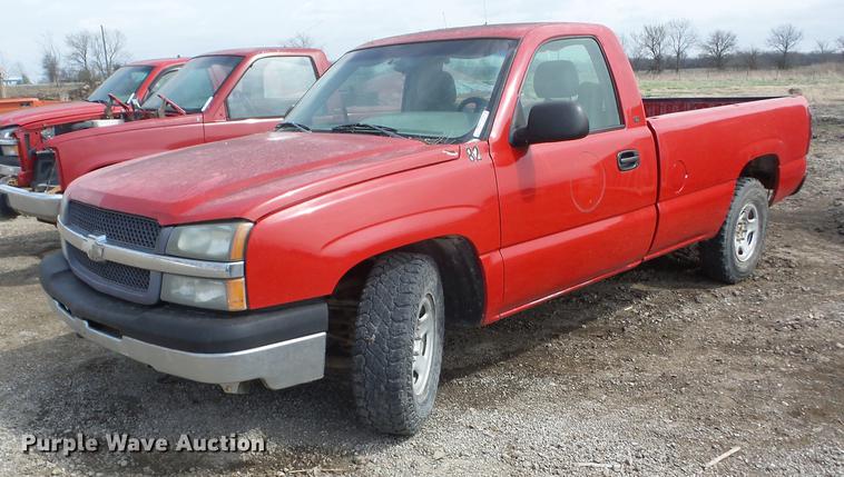 image for item AY9530 2003 Chevrolet Silverado 1500 pickup truck