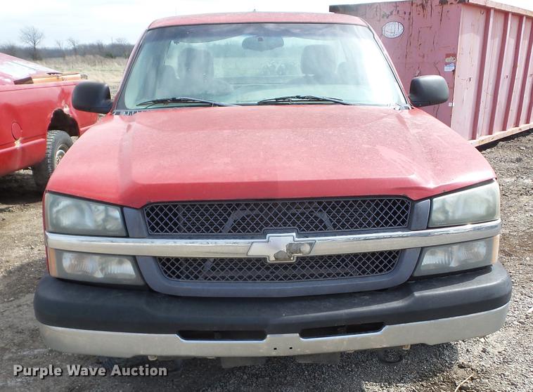 image for item AY9530 2003 Chevrolet Silverado 1500 pickup truck