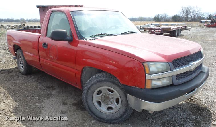 image for item AY9530 2003 Chevrolet Silverado 1500 pickup truck