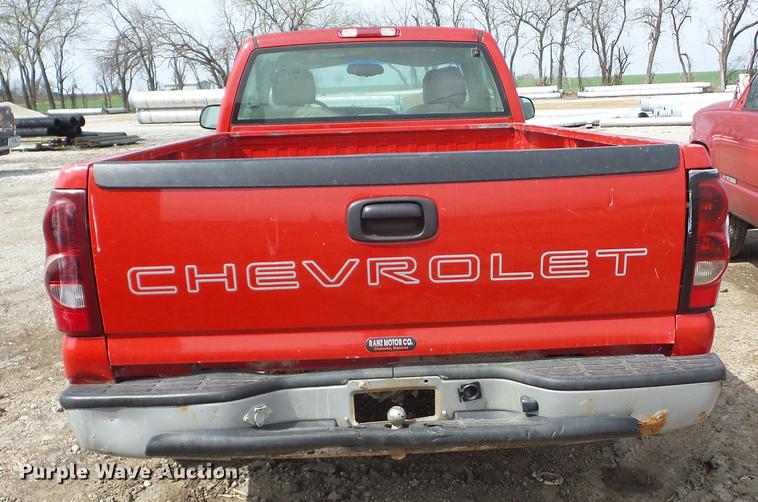 image for item AY9530 2003 Chevrolet Silverado 1500 pickup truck