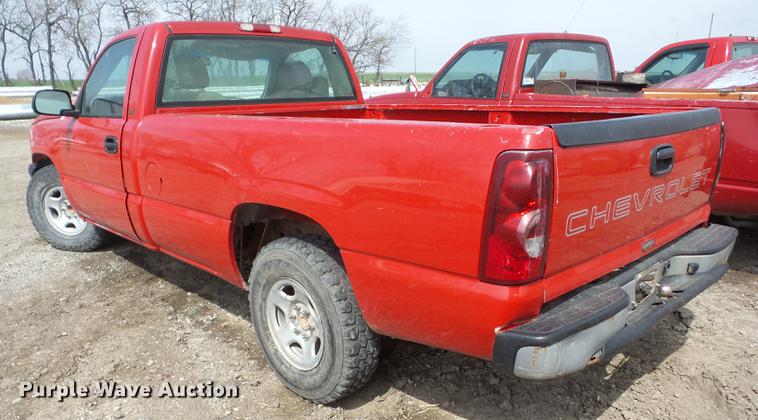 image for item AY9530 2003 Chevrolet Silverado 1500 pickup truck