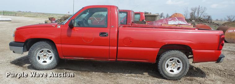 image for item AY9530 2003 Chevrolet Silverado 1500 pickup truck