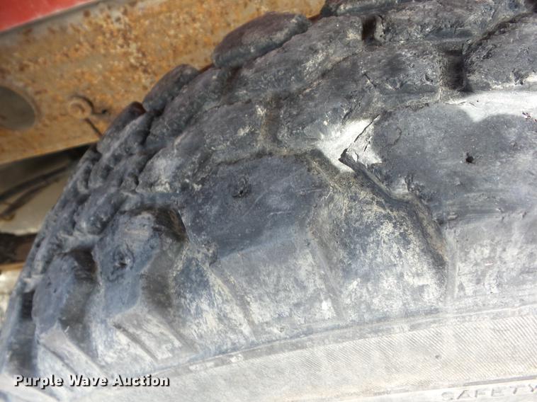 image for item AY9530 2003 Chevrolet Silverado 1500 pickup truck