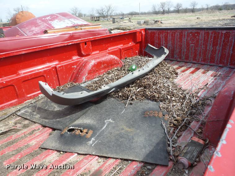 image for item AY9530 2003 Chevrolet Silverado 1500 pickup truck