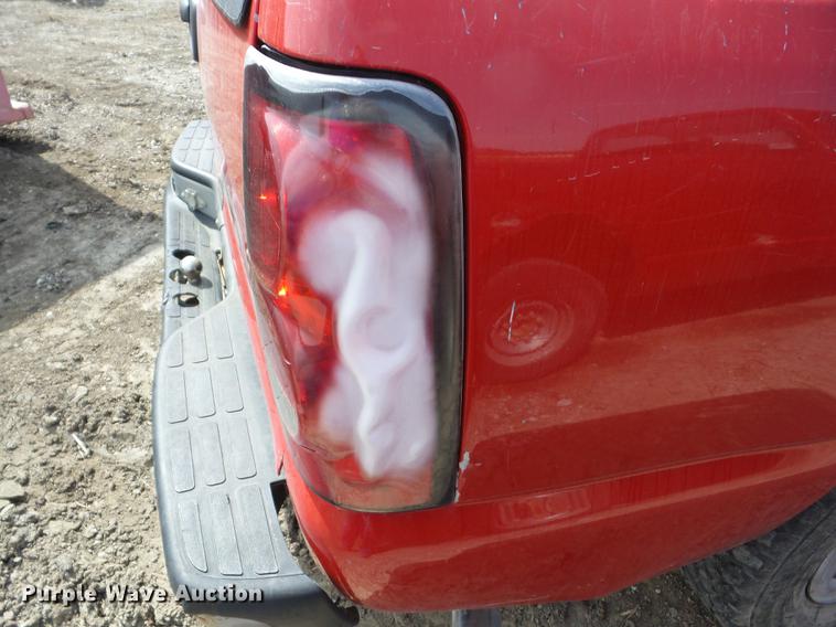 image for item AY9530 2003 Chevrolet Silverado 1500 pickup truck