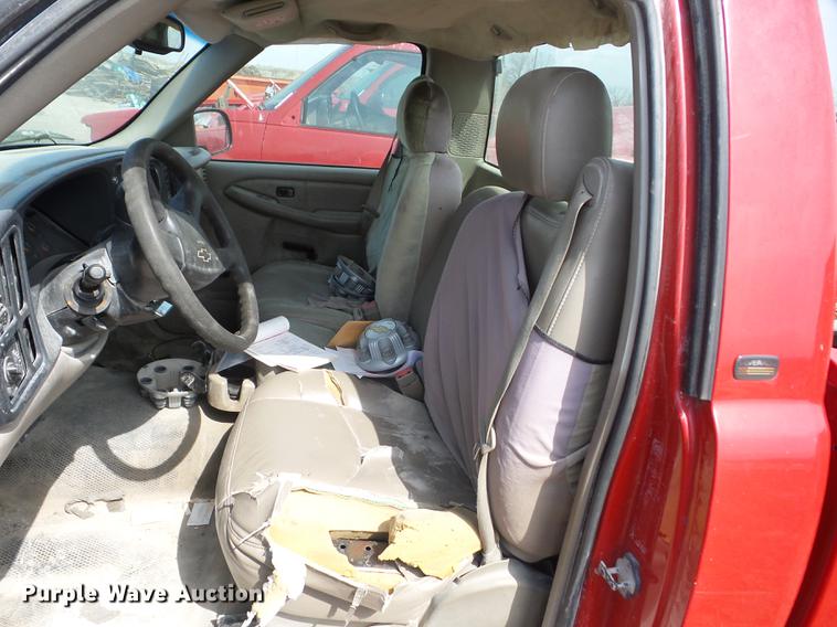 image for item AY9530 2003 Chevrolet Silverado 1500 pickup truck