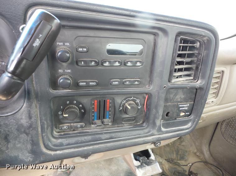 image for item AY9530 2003 Chevrolet Silverado 1500 pickup truck