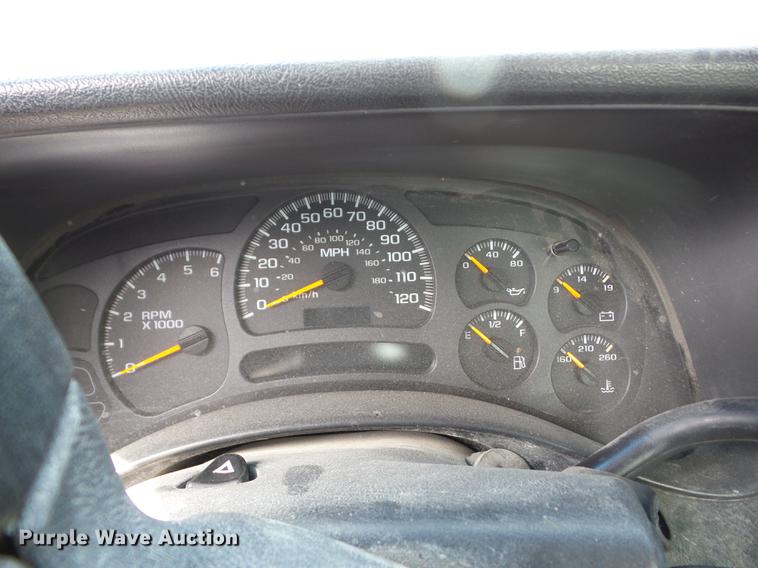 image for item AY9530 2003 Chevrolet Silverado 1500 pickup truck