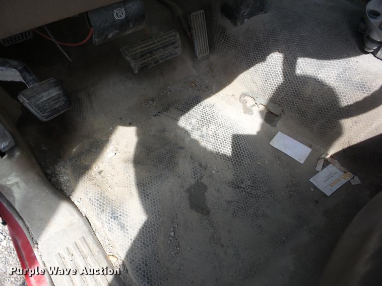 image for item AY9530 2003 Chevrolet Silverado 1500 pickup truck