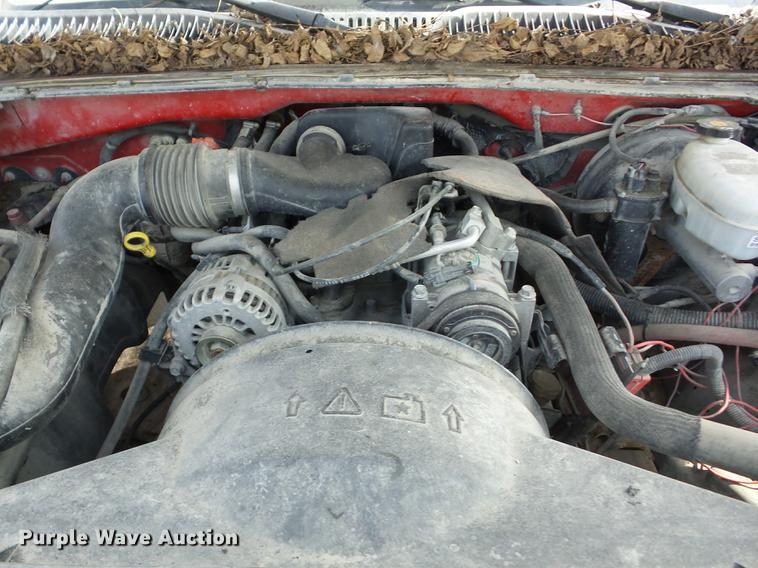 image for item AY9530 2003 Chevrolet Silverado 1500 pickup truck