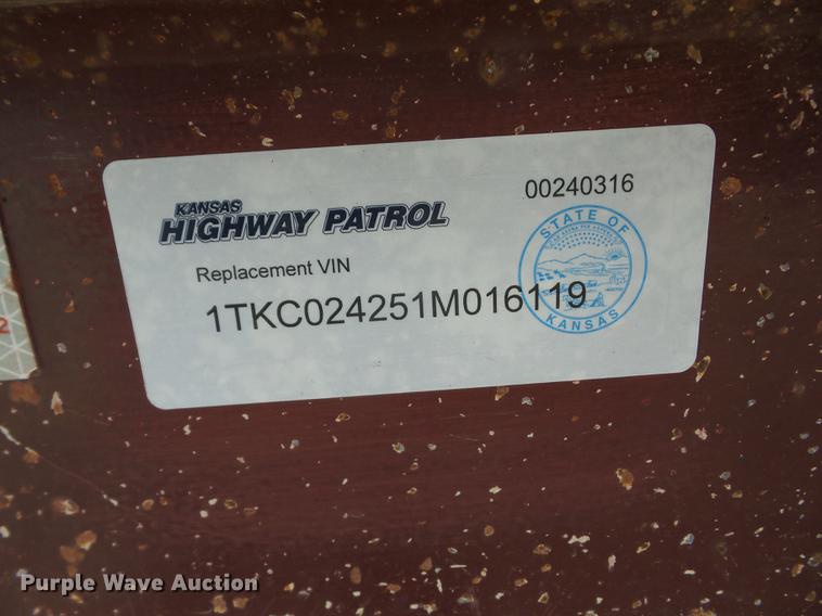 image for item AY9531 2001 Trail King TKT-20 tilt deck equipment trailer