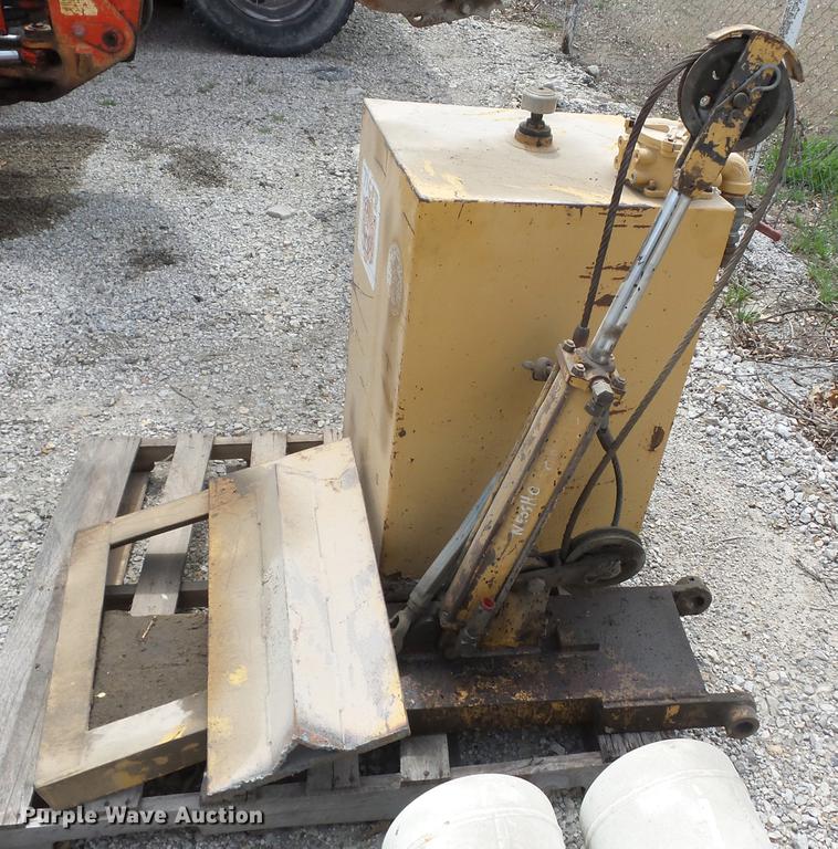 image for item AY9534 Tiger hydraulic tank