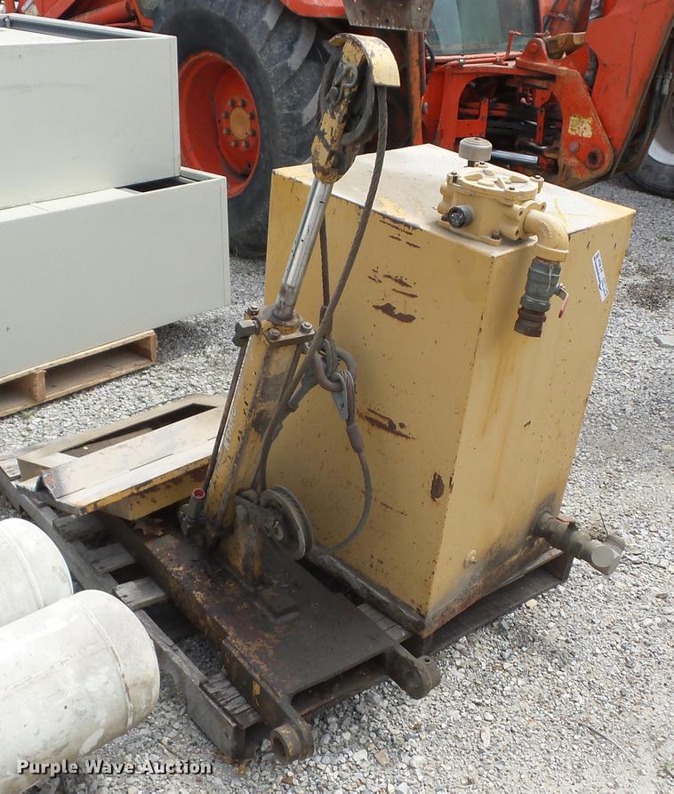 image for item AY9534 Tiger hydraulic tank