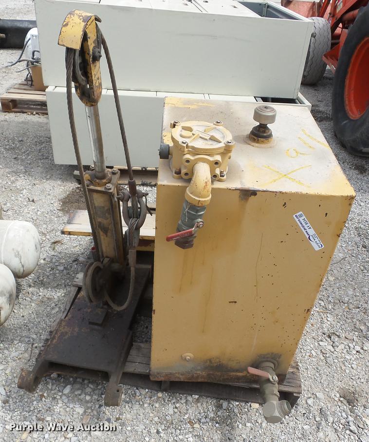 image for item AY9534 Tiger hydraulic tank
