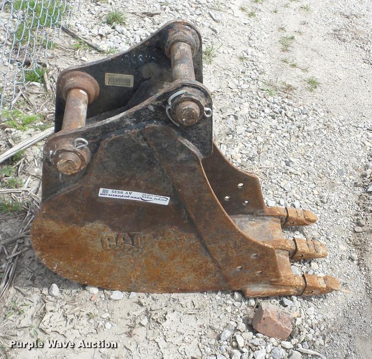 image for item AY9535 Caterpillar 12"W excavator bucket