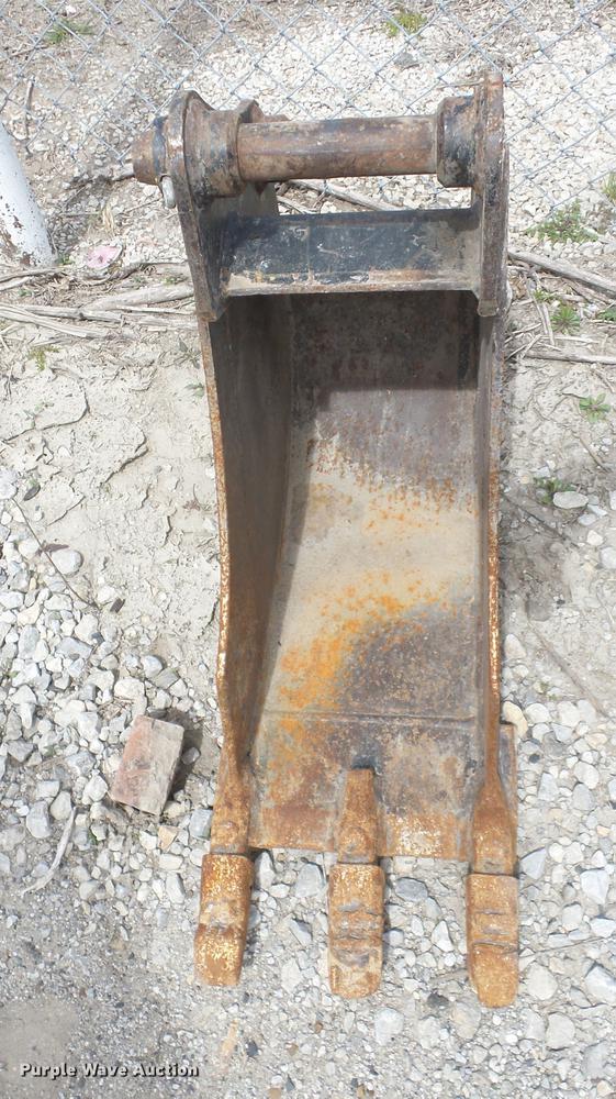image for item AY9535 Caterpillar 12"W excavator bucket