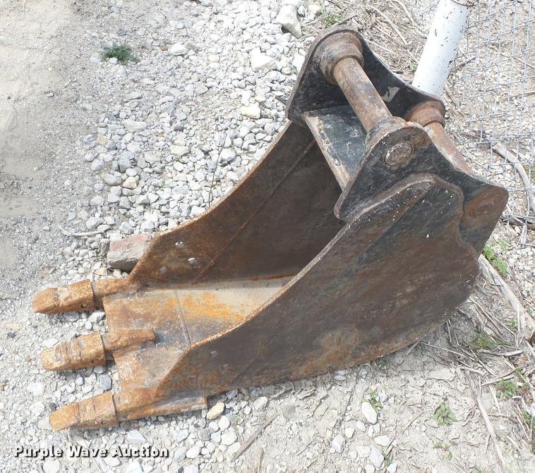 image for item AY9535 Caterpillar 12"W excavator bucket