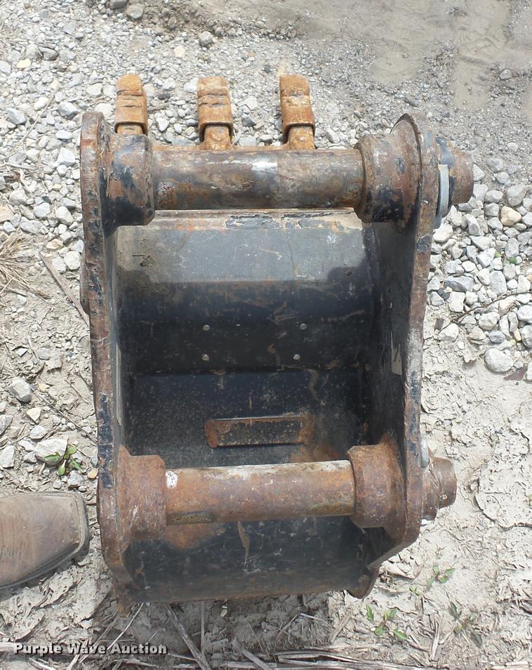 image for item AY9535 Caterpillar 12"W excavator bucket