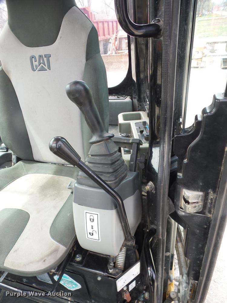 image for item AY9536 2011 Caterpillar 305D CR mini excavator