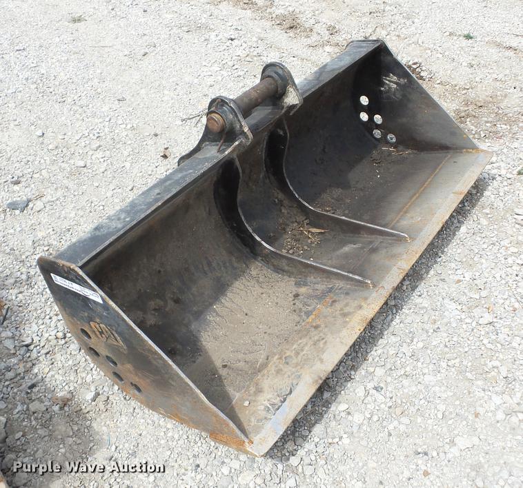 image for item AY9537 Caterpillar 50"W excavator bucket