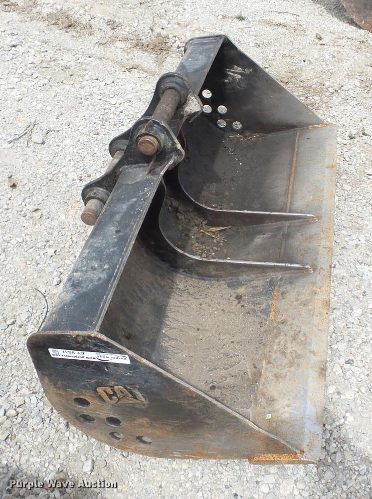 image for item AY9537 Caterpillar 50"W excavator bucket