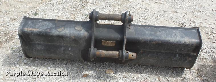 image for item AY9537 Caterpillar 50"W excavator bucket