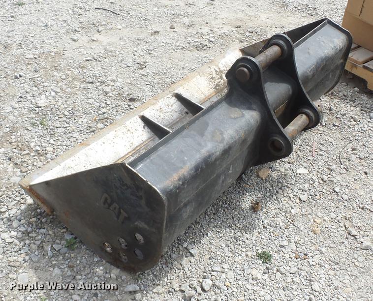 image for item AY9537 Caterpillar 50"W excavator bucket