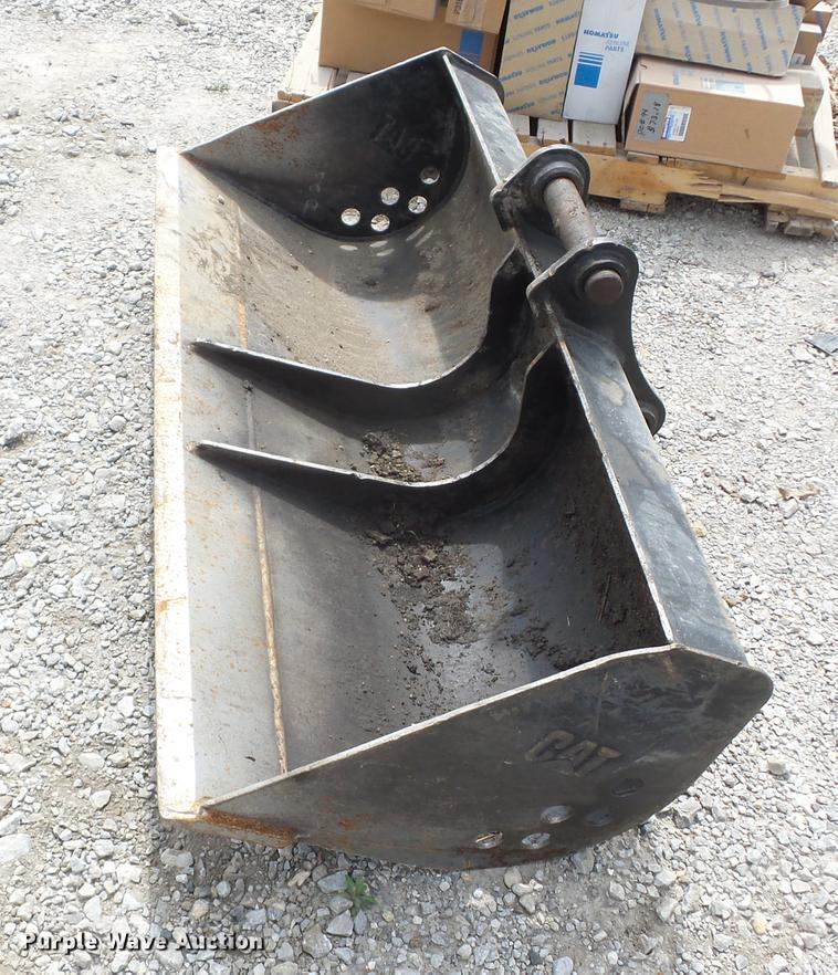 image for item AY9537 Caterpillar 50"W excavator bucket