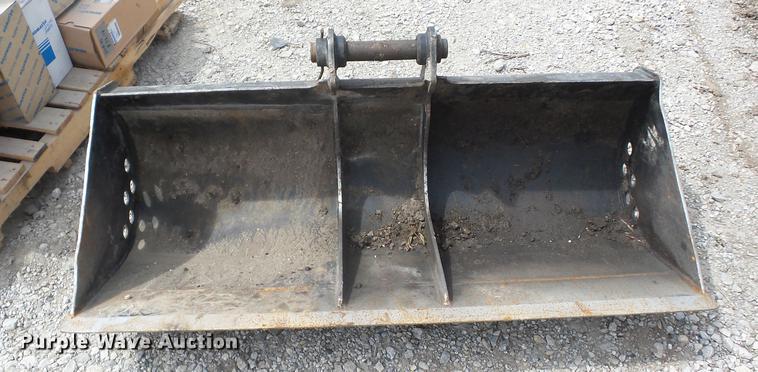 image for item AY9537 Caterpillar 50"W excavator bucket