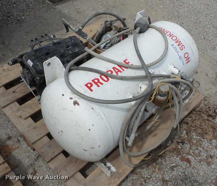 image for item AY9538 (2) propane tanks