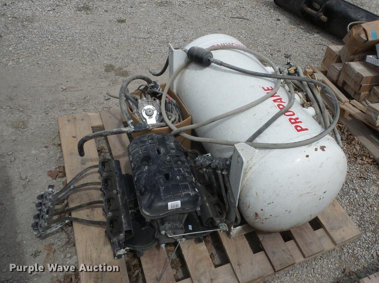 image for item AY9538 (2) propane tanks
