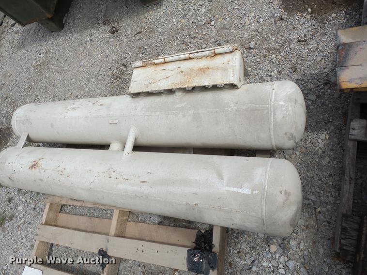 image for item AY9538 (2) propane tanks