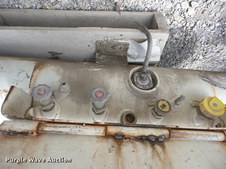 image for item AY9538 (2) propane tanks