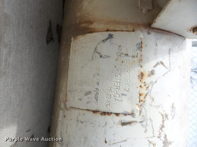 image for item AY9538 (2) propane tanks