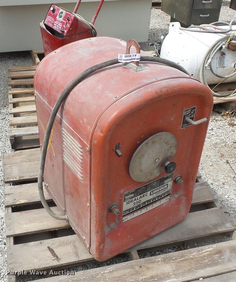 image for item AY9540 Lincoln Idealarc 250 welder
