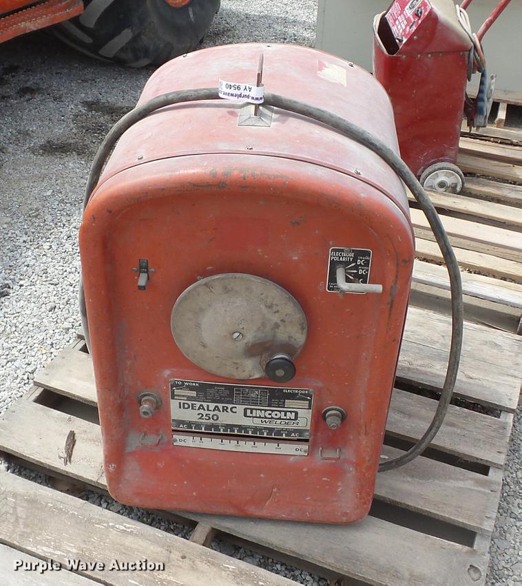 image for item AY9540 Lincoln Idealarc 250 welder