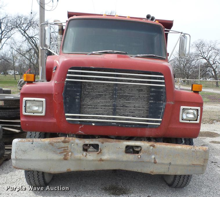 image for item AY9542 1989 Ford L8000 dump truck
