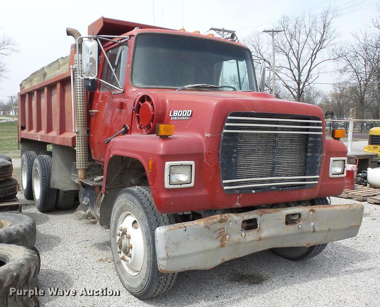image for item AY9542 1989 Ford L8000 dump truck